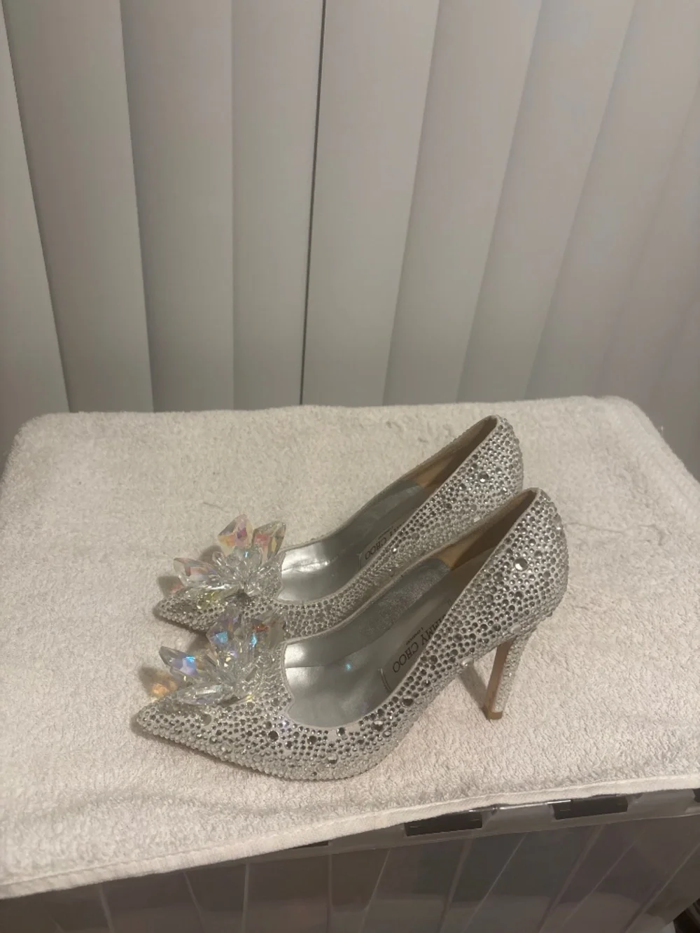 Jimmy Choo Women’s Crystal Covered Pointed Cinderella Toe Pumps US Size 5.5-6 - Picture 3 of 6